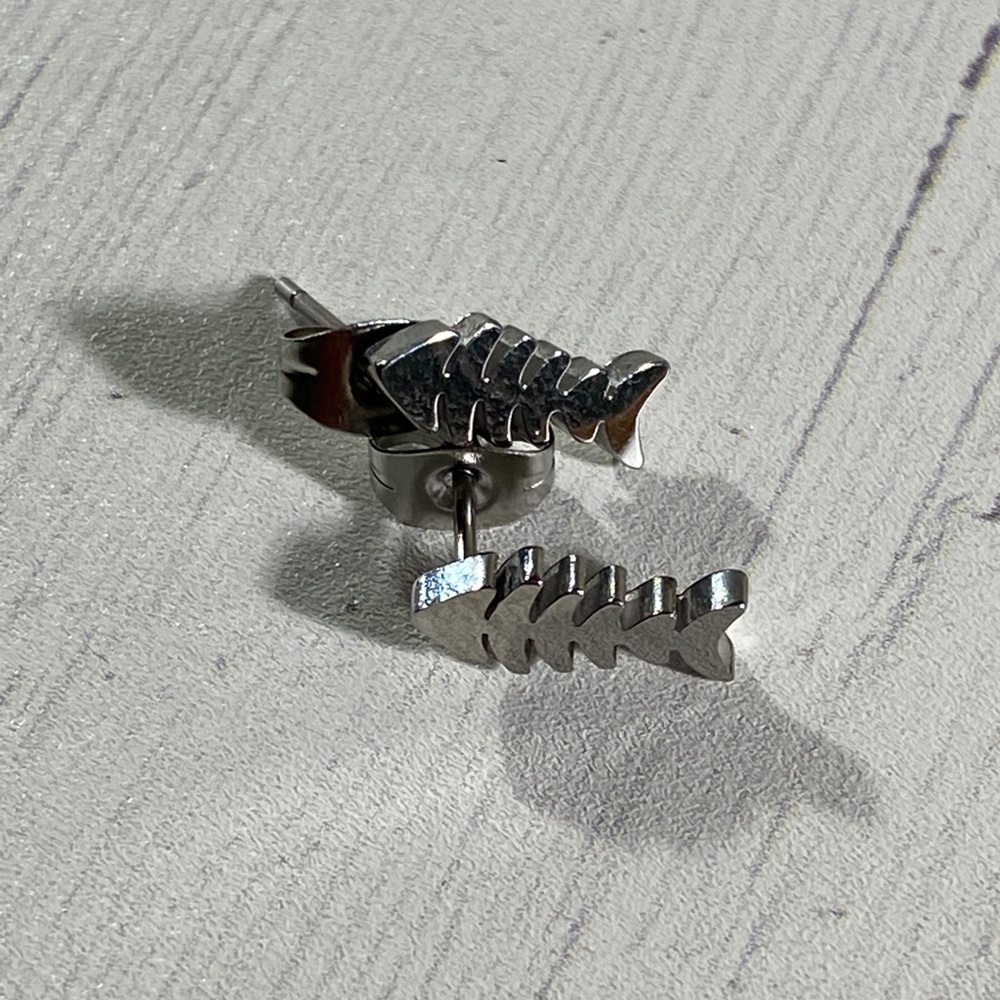 Fish Bone Studs